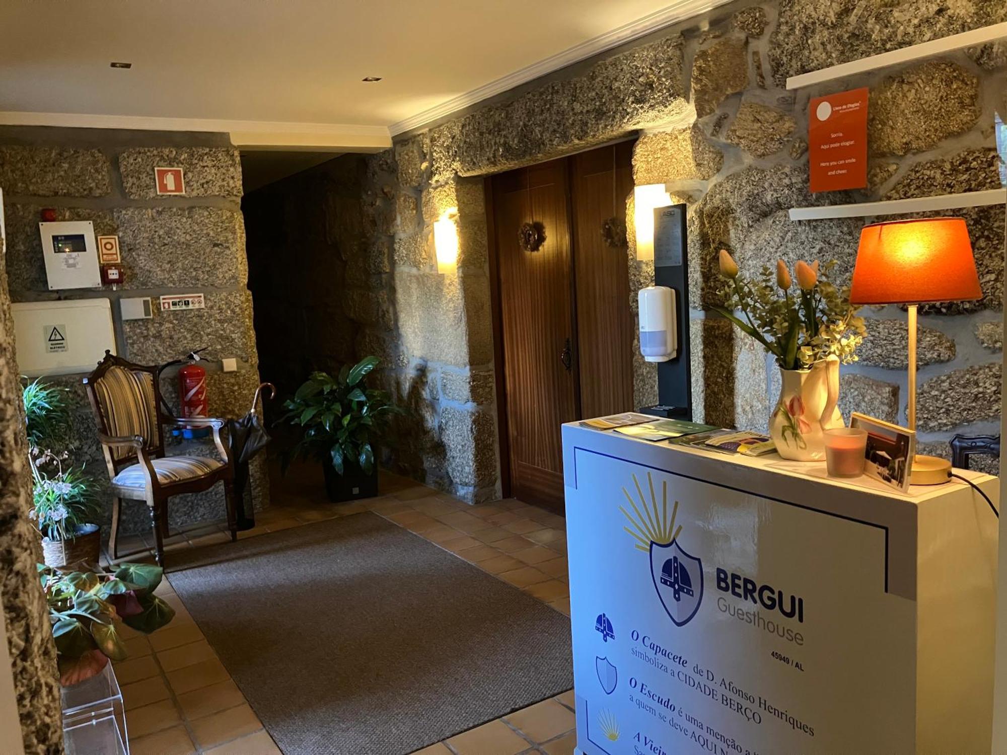 Bergui Guesthouse - Em Guimaraes Desde 2017 מראה חיצוני תמונה