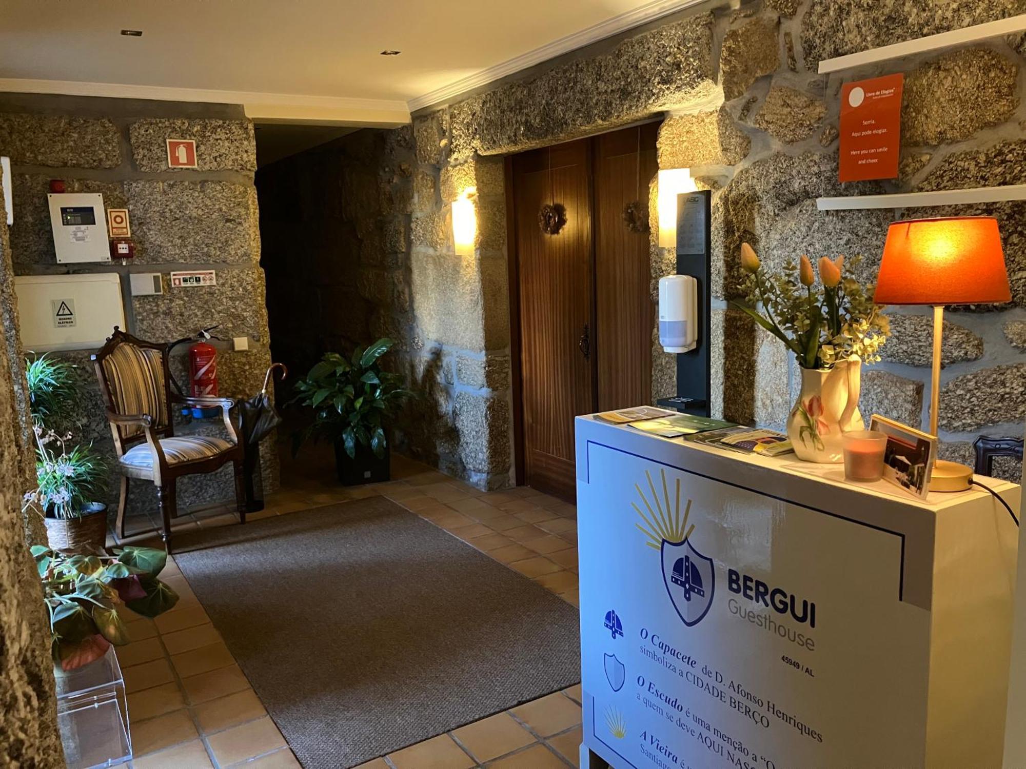 Bergui Guesthouse - Em Guimaraes Desde 2017 מראה חיצוני תמונה